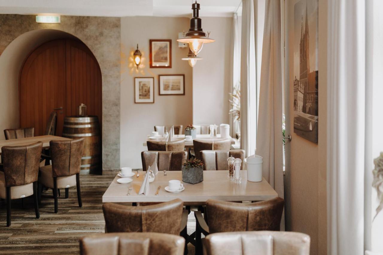 Hotel Schwarzer Adler 스탕달 외부 사진